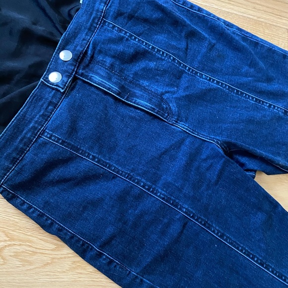 Adorable jeggings with “pinstripe” detail - Picture 2 of 4